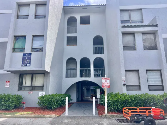 Unit 410 photo 18