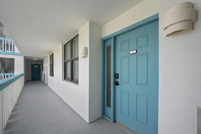 Unit 505 photo 3