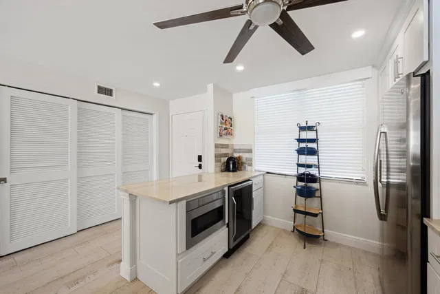 Unit 505 photo 9