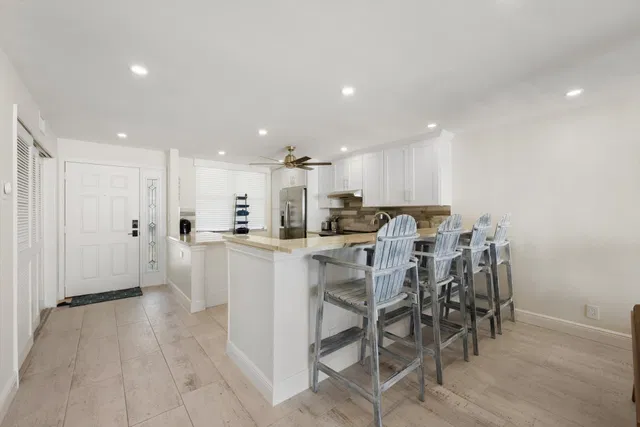 Unit 505 photo 11