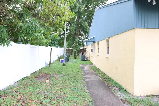  Residence photo 6