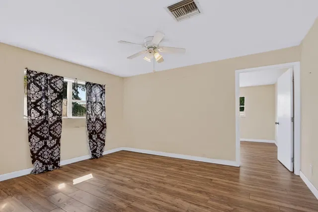 Residence photo 5