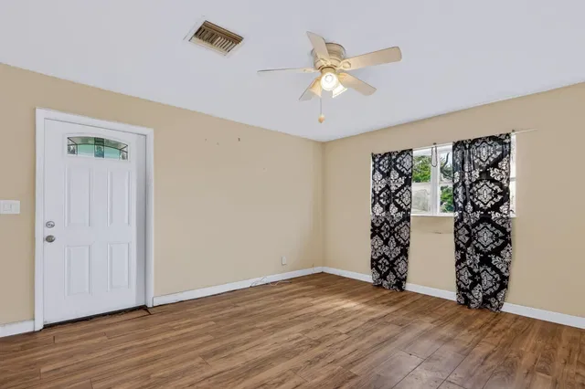 Residence photo 6