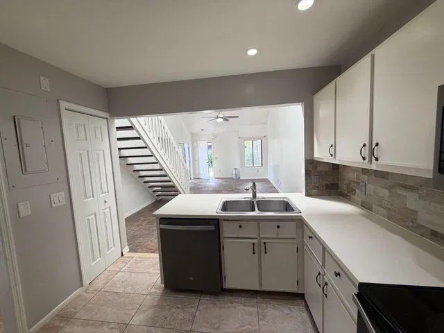  Unit C photo 6