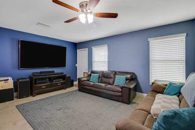 Residence photo 19