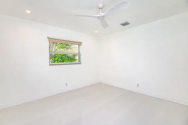 Unit B photo 18