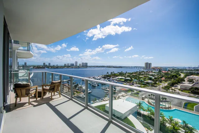 Nautilus 220 Unit 1207 photo 2