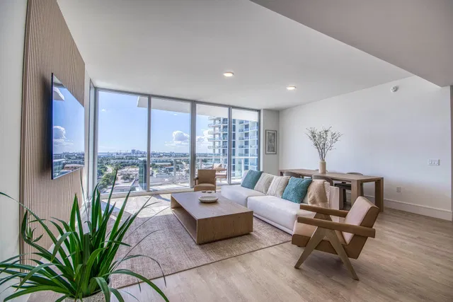Nautilus 220 Unit 1207 photo 9