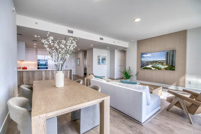 Nautilus 220 Unit 1207 photo 13