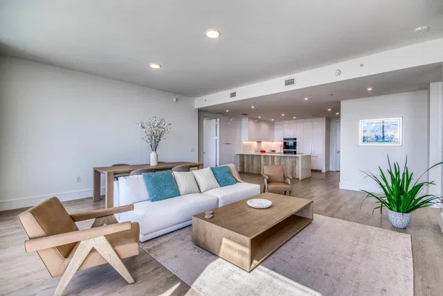 Nautilus 220 Unit 1207 photo 14