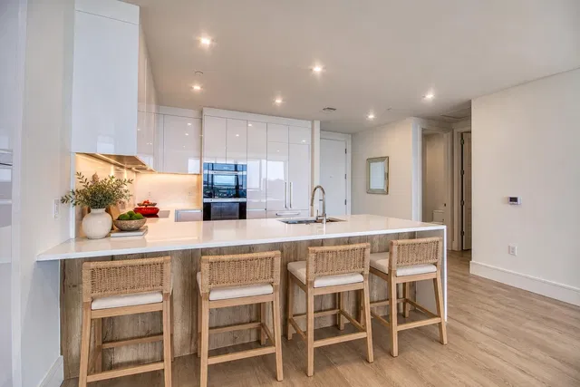 Nautilus 220 Unit 1207 photo 17