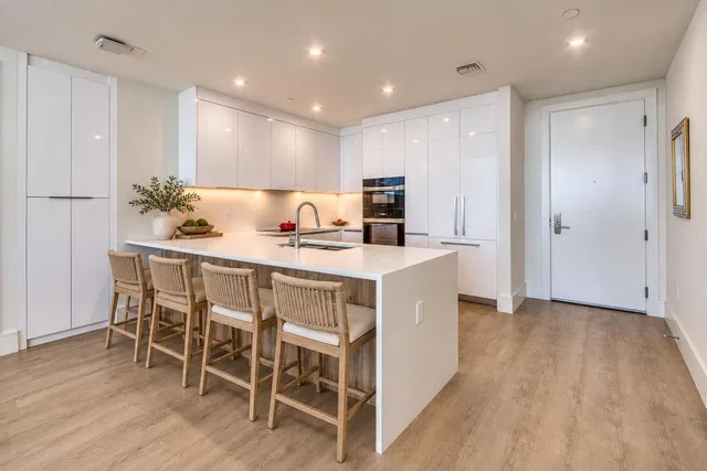 Nautilus 220 Unit 1207 photo 18
