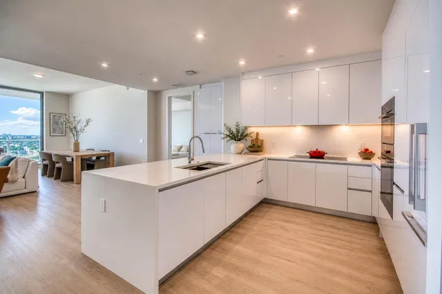 Nautilus 220 Unit 1207 photo 20