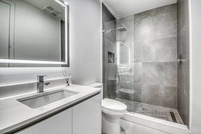 Nautilus 220 Unit 1207 photo 27