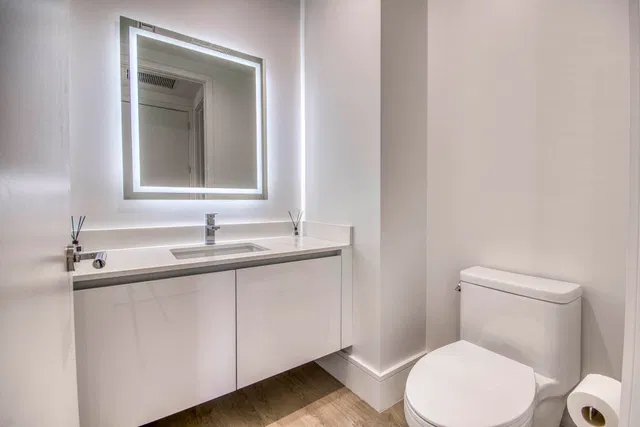 Nautilus 220 Unit 1207 photo 30