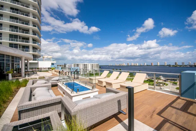Nautilus 220 Unit 1207 photo 42