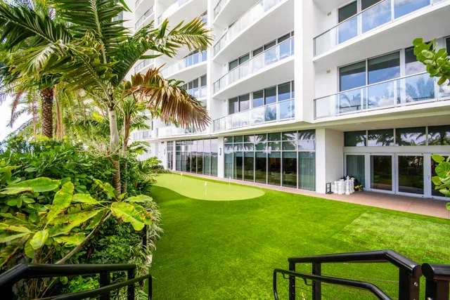 Nautilus 220 Unit 1207 photo 47