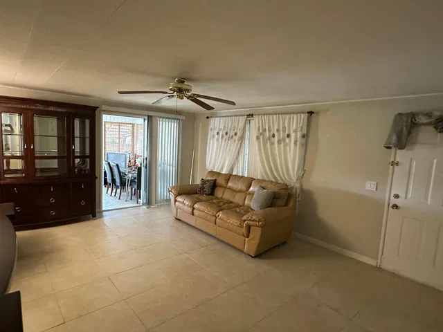  Residence photo 16