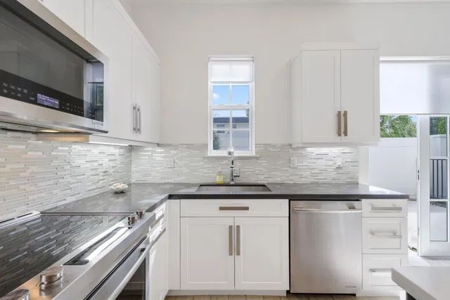 Palm Trail Delray Beach Residence photo 16