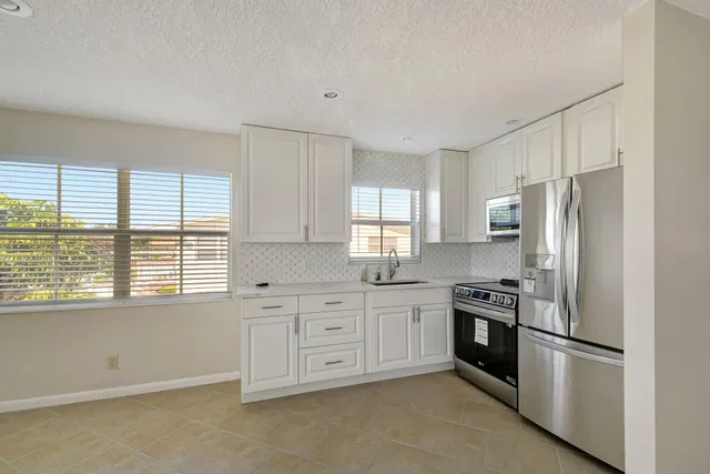 Residence photo 3