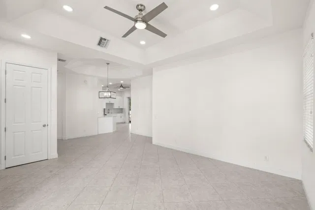  Residence photo 9