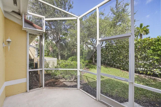  Residence photo 26