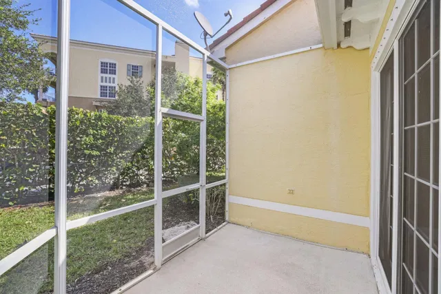  Residence photo 28