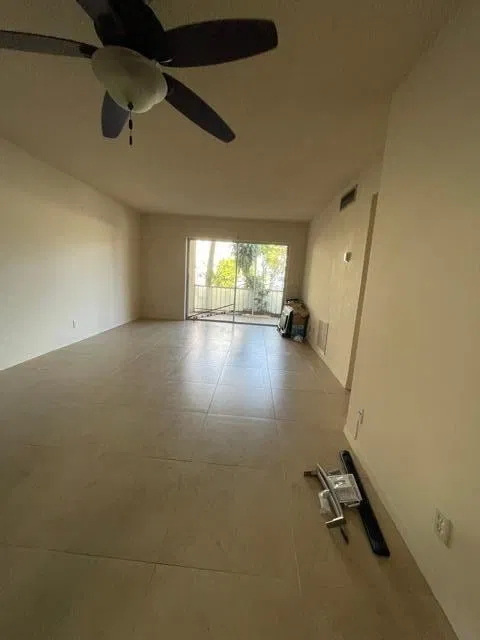 Unit 0160 photo 3