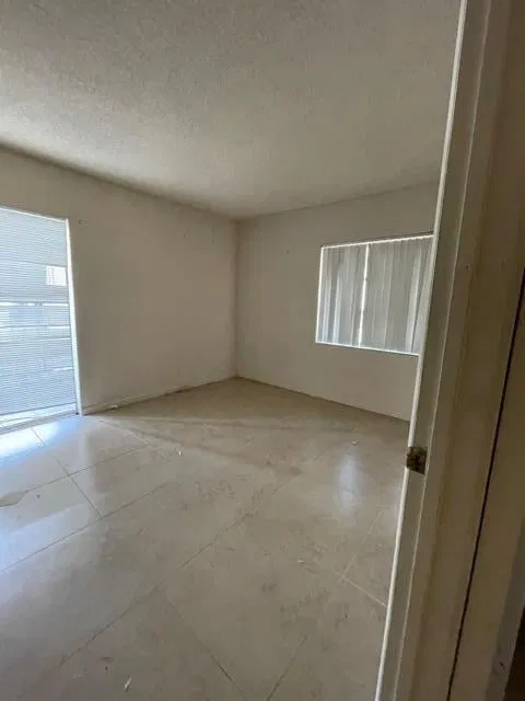 Unit 0160 photo 4
