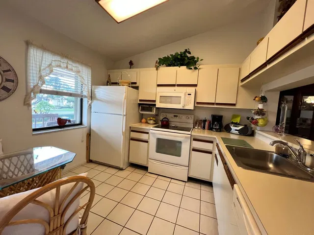 Unit 206 photo 6