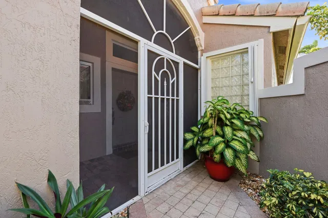 Residence photo 2