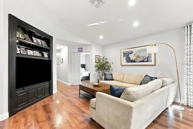 Residence photo 10