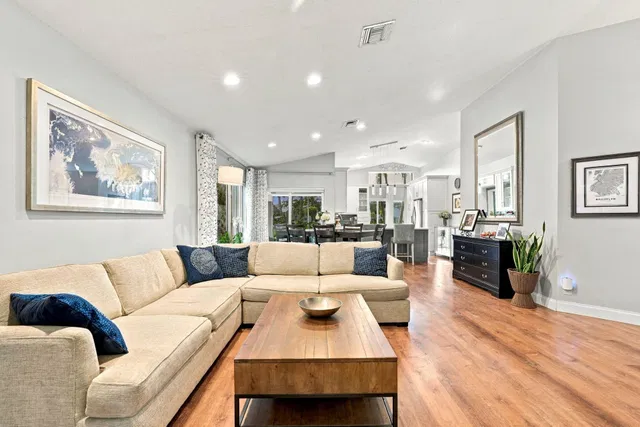 Residence photo 12
