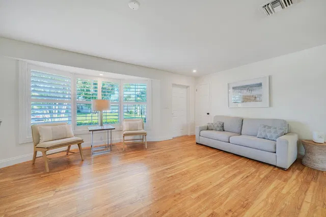 Residence photo 3