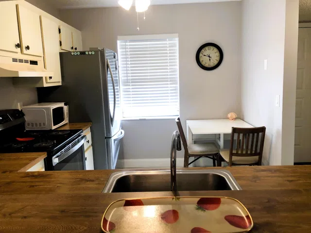 Unit 105 photo 5