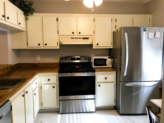 Unit 105 photo 6