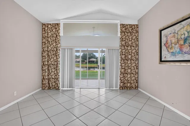 Residence photo 8