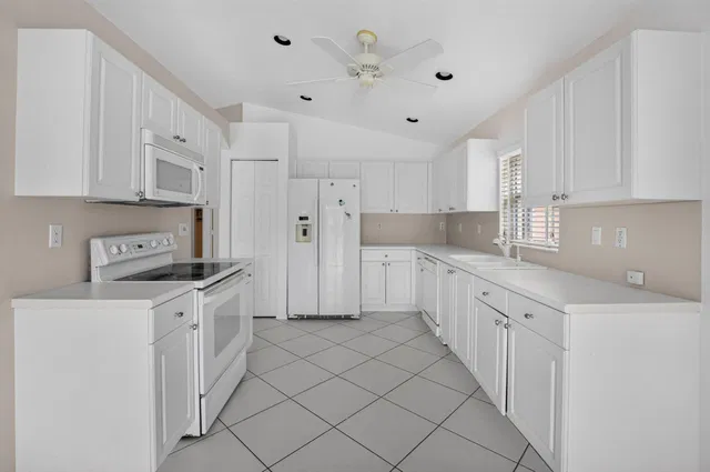 Residence photo 12