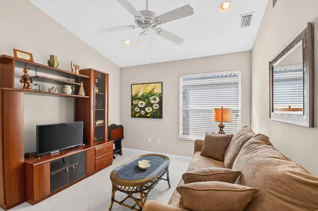 Residence photo 19