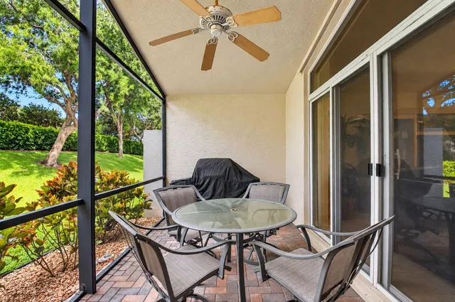 Residence photo 32
