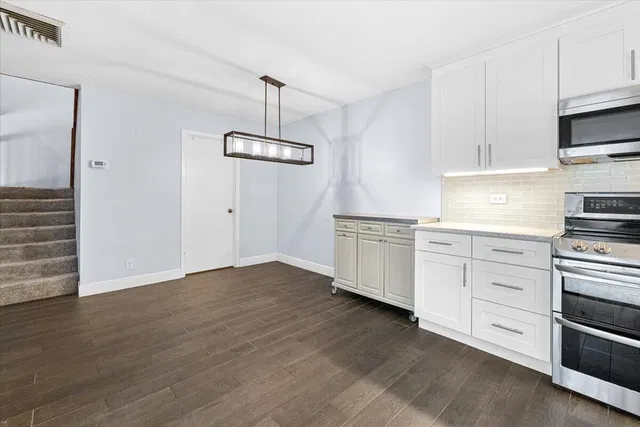 Unit 152 photo 6