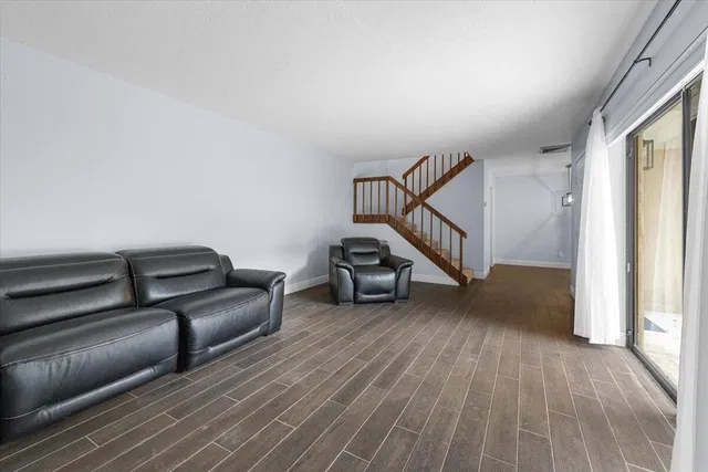 Unit 152 photo 11