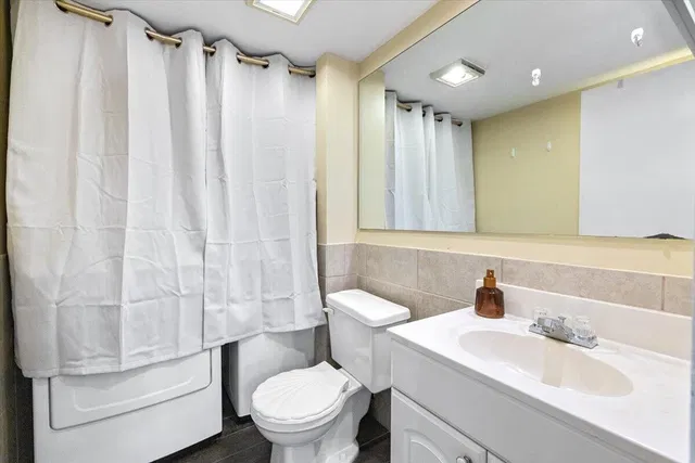 Unit 152 photo 13