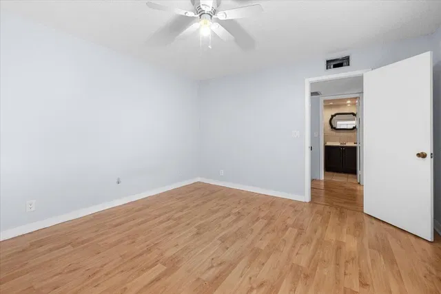 Unit 152 photo 20
