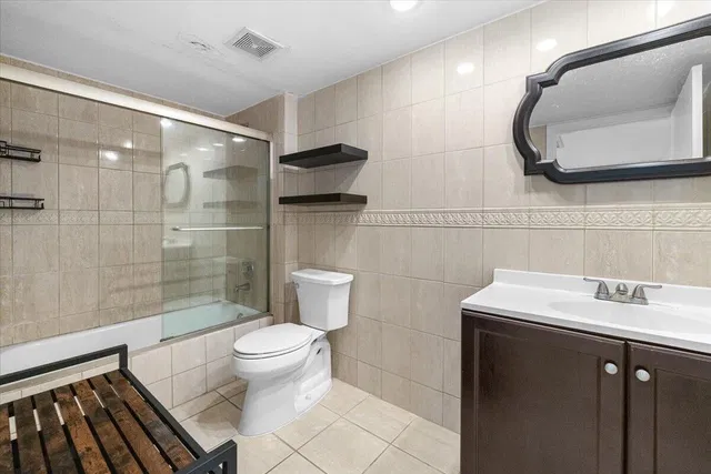 Unit 152 photo 32