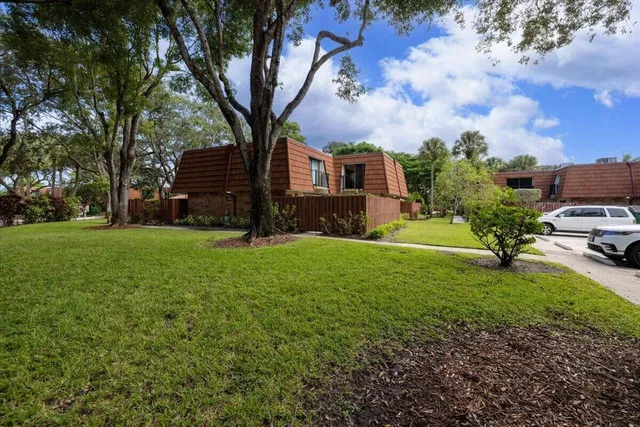 Unit 152 photo 36