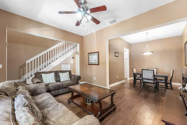 Residence photo 3