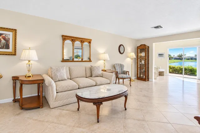 Residence photo 5