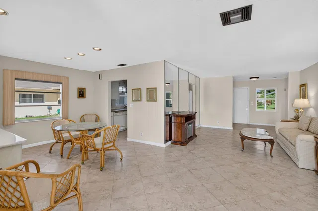 Residence photo 11