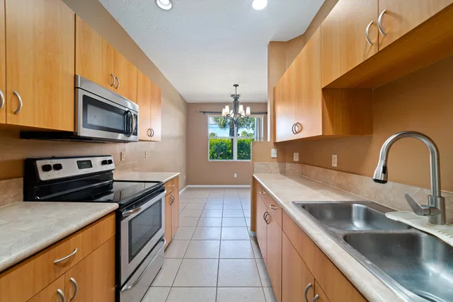 Residence photo 3